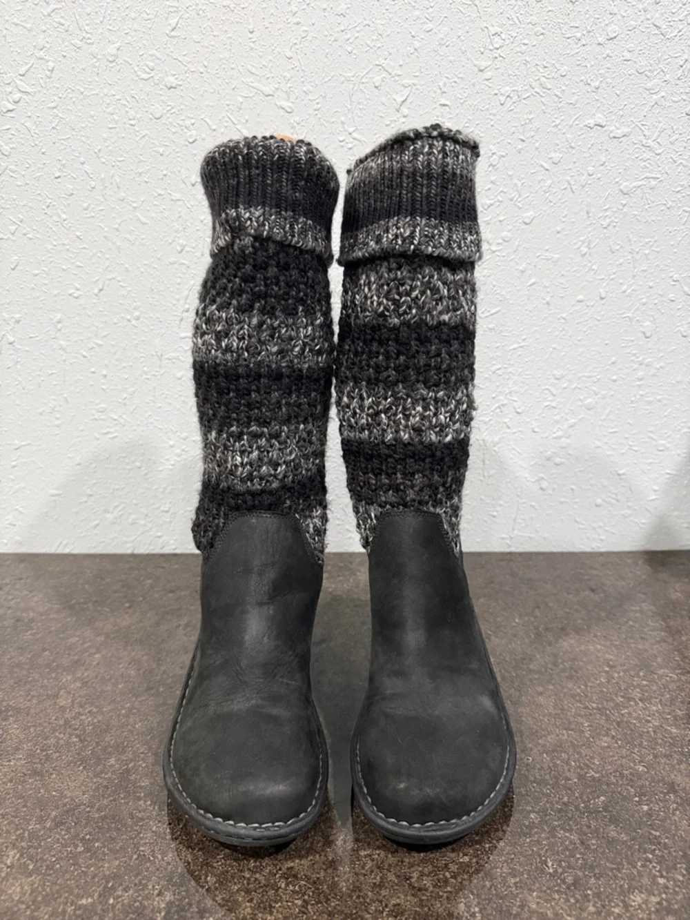 UGG Women's Cresthaven Boot Size 7 Wedge Heel Black Nubuck Gray‎ Knit Pull On